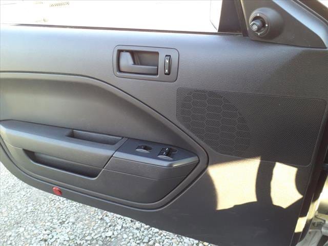 Jefferson Auto - Vehicle -2006 FORD MUSTANG 