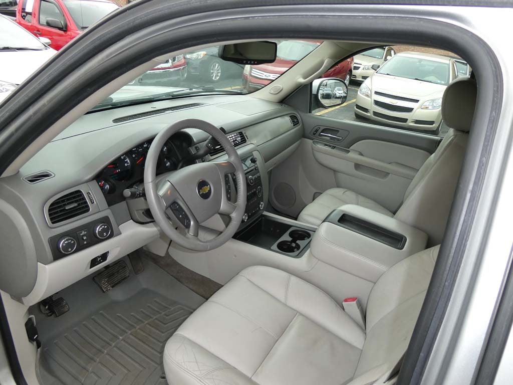 Jefferson Auto - Vehicle -2011 CHEVROLET AVALANCHE LT1