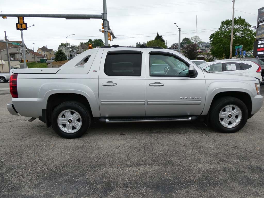 Jefferson Auto - Vehicle -2011 CHEVROLET AVALANCHE LT1
