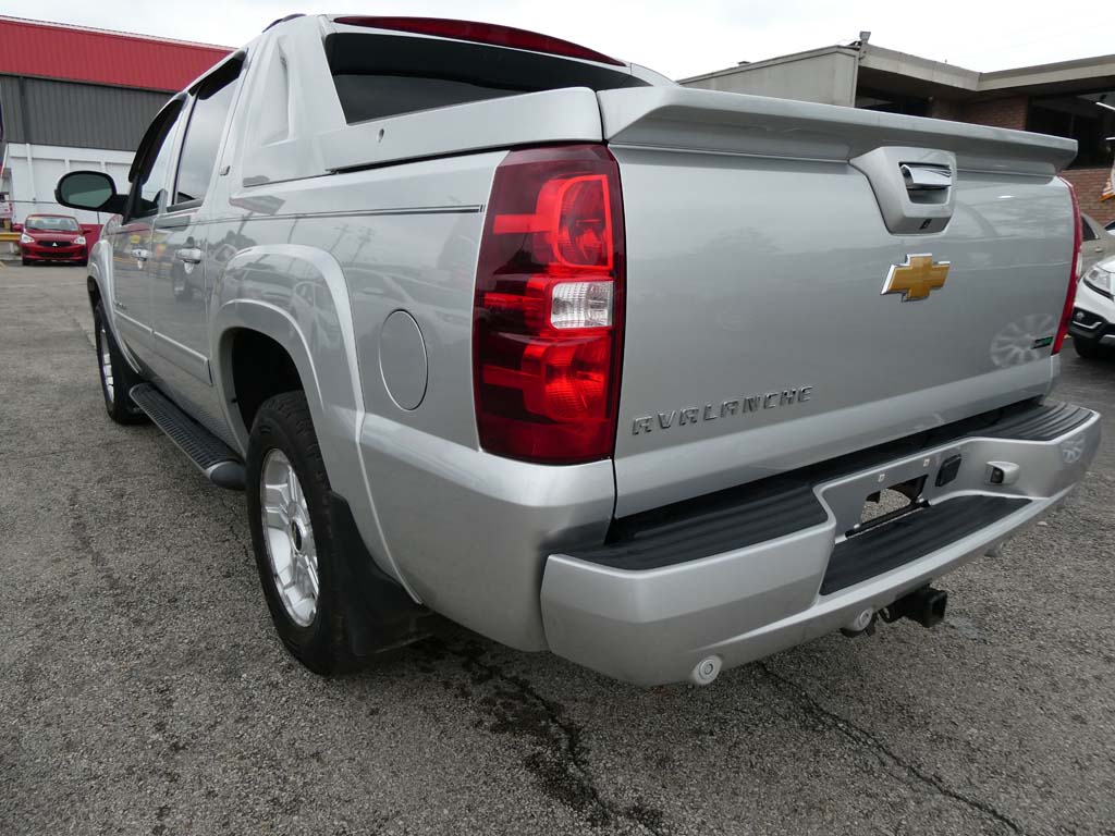 Jefferson Auto - Vehicle -2011 CHEVROLET AVALANCHE LT1
